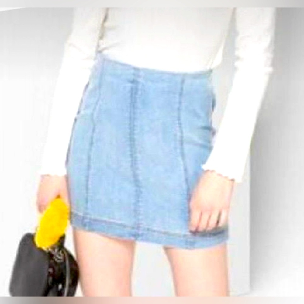Free People Denim Mini Skirt Light Wash Size 12‎ New